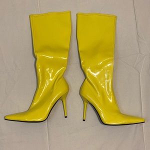 Sexy yellow high boots party disco gogo girl